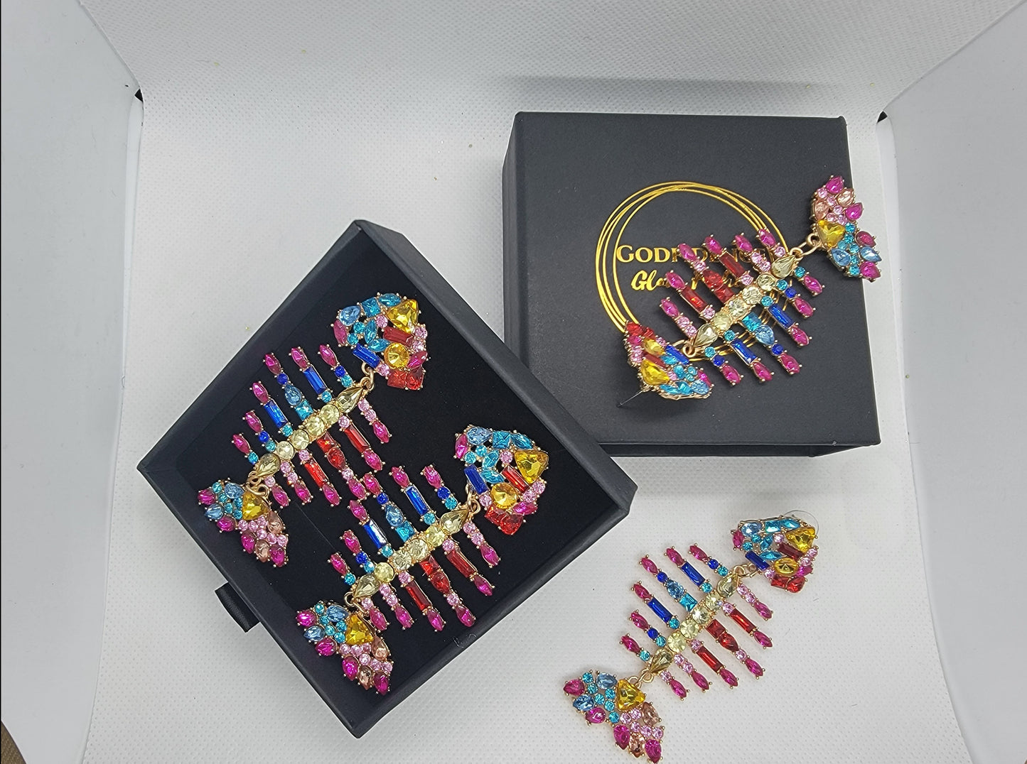 Colorful fish scale shaped gold earrings