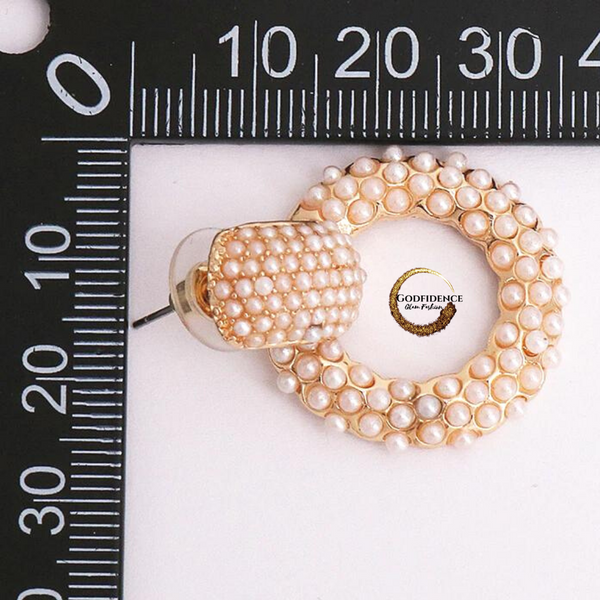 On Que | Circle Shaped Pearl Earrings